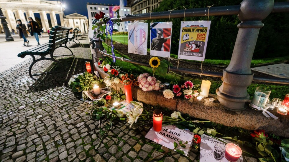 Европа отдава почит на учителя, който беше обезглавен в Париж