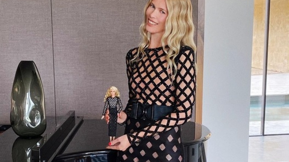 Супермоделът Клаудия Шифър със собствени кукли Барби - избраха най-добрите й модни визии 