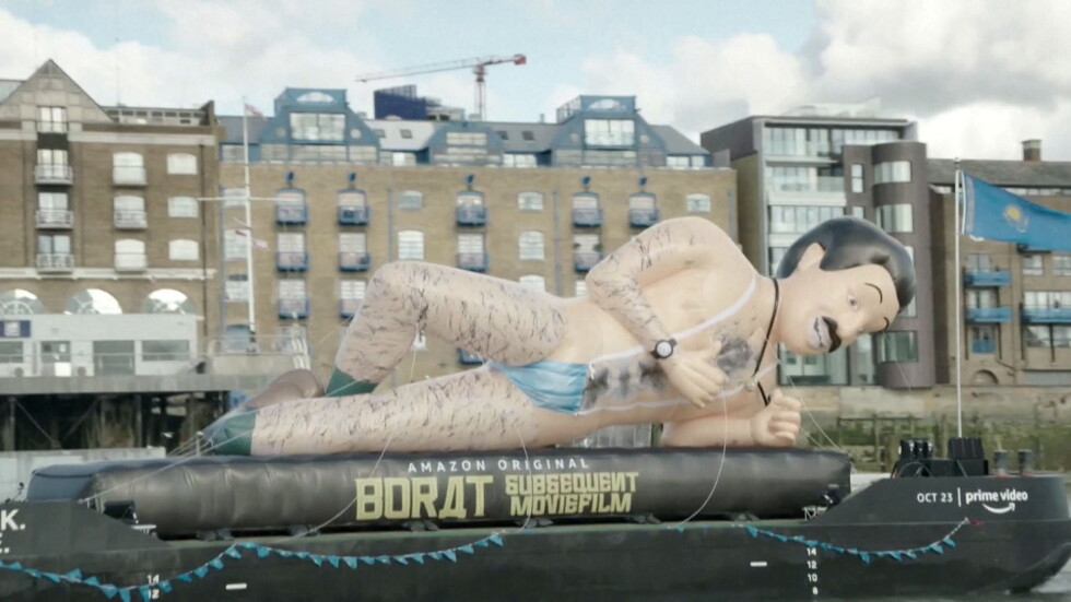 Провокативна реклама на новия филм "Борат" в центъра на Лондон