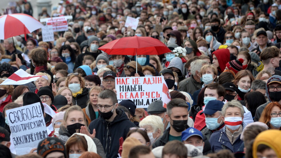Бунтът срещу Лукашенко: Студенти и работници се включиха в национална стачка