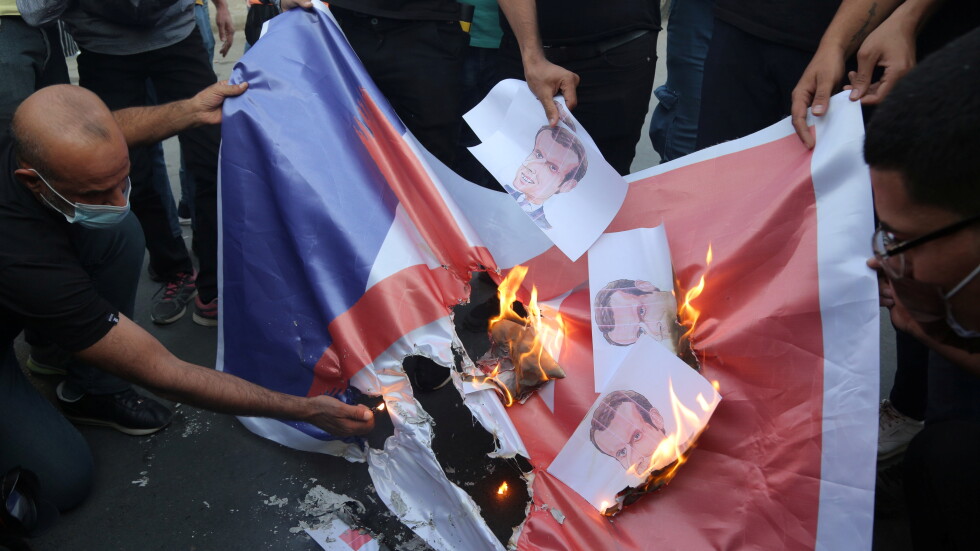 Антифренска вълна: Демонстрации против Макрон и бойкот на френски стоки в Арабския свят