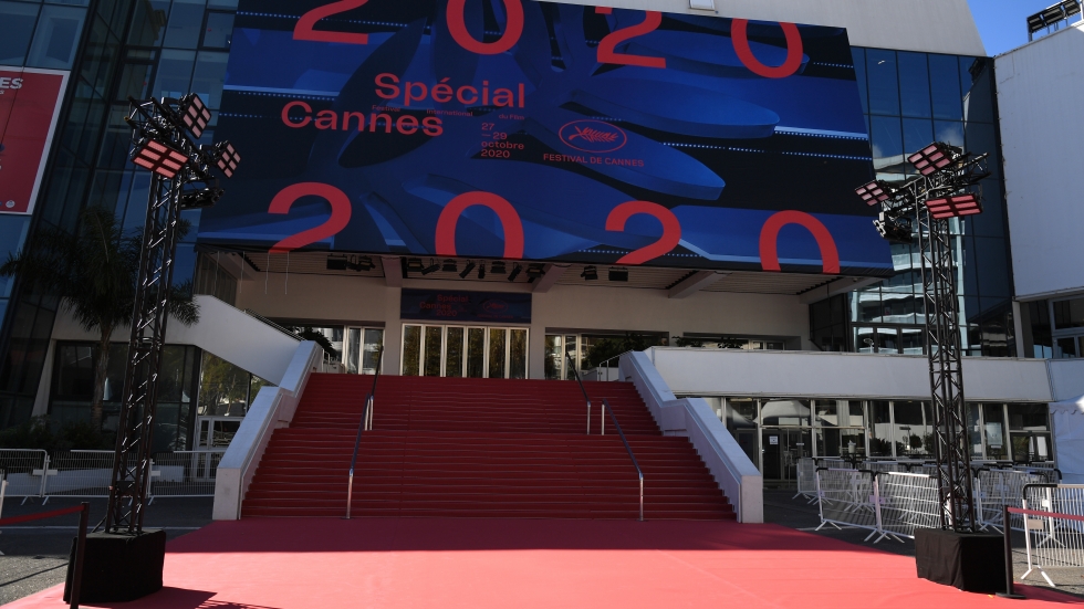 Червен килим без звезди: кинофестивалът в Кан по време на пандемия (ВИДЕО)