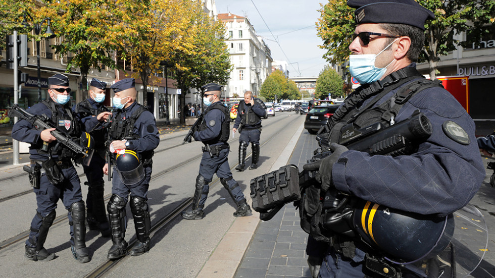 Арестуваха 47-годишен мъж заради контакт с атентатора от Ница
