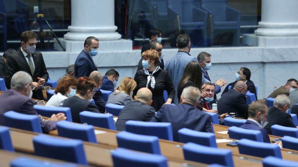 Депутатите одобриха нов гратисен период за подмяна на лични документи