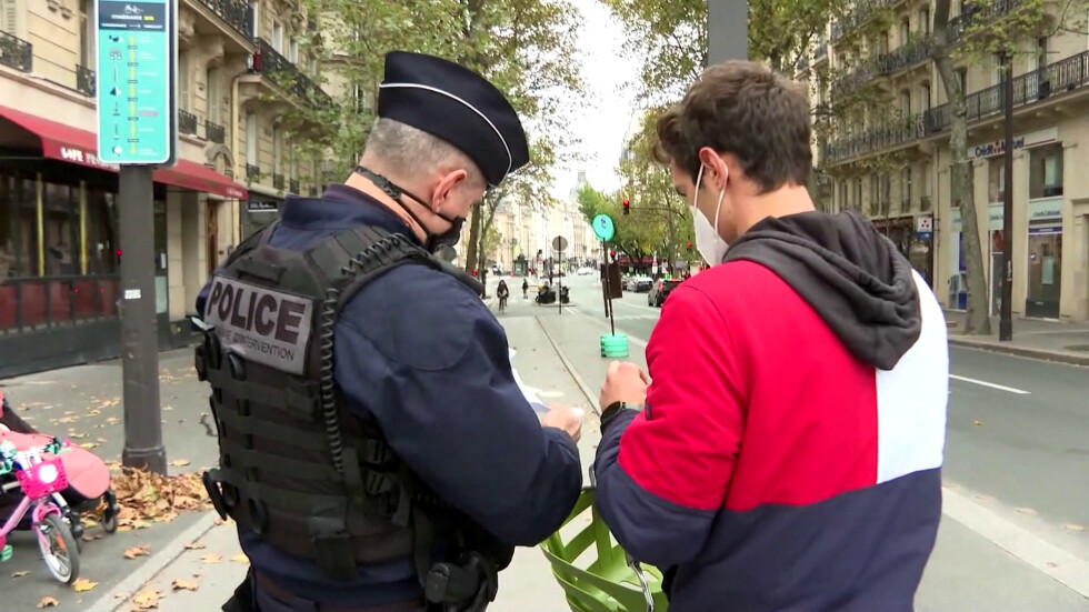 Национална карантина във Франция: Затворени са университети, ресторанти, музеи, кина и театри