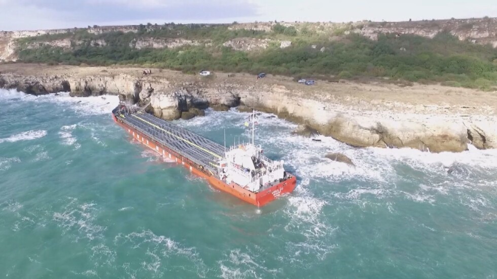Спасяването на кораба: Властите с нов план за „Вера Су“ и товара му