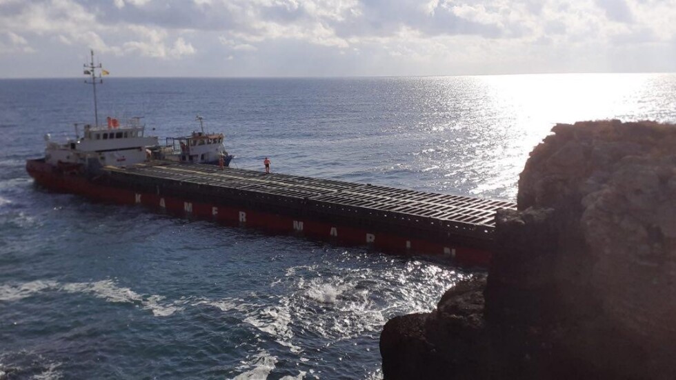 МОСВ започва извънреден мониторинг в района на заседналия кораб 