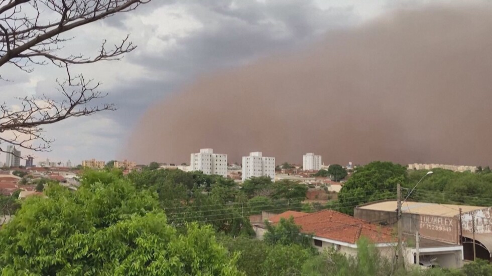 Пясъчна буря връхлетя Бразилия (ВИДЕО)