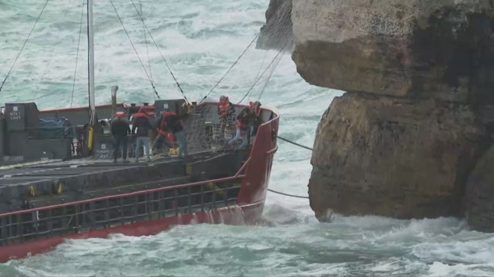 Започна евакуацията на екипажа на кораба „Вера Су“ 