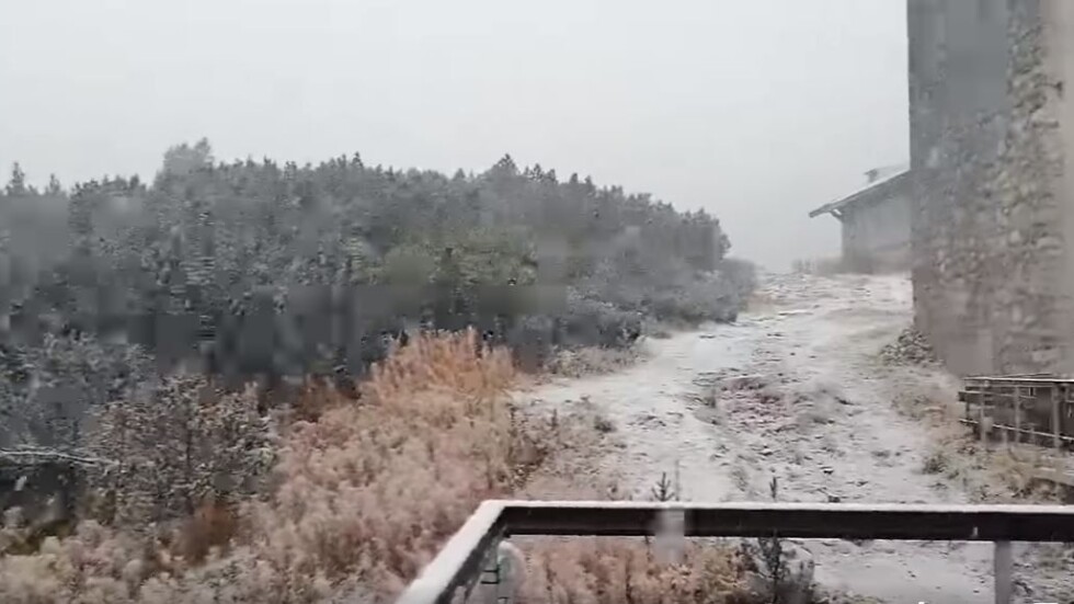 Дъждът донесе и сняг в планините (ВИДЕО)