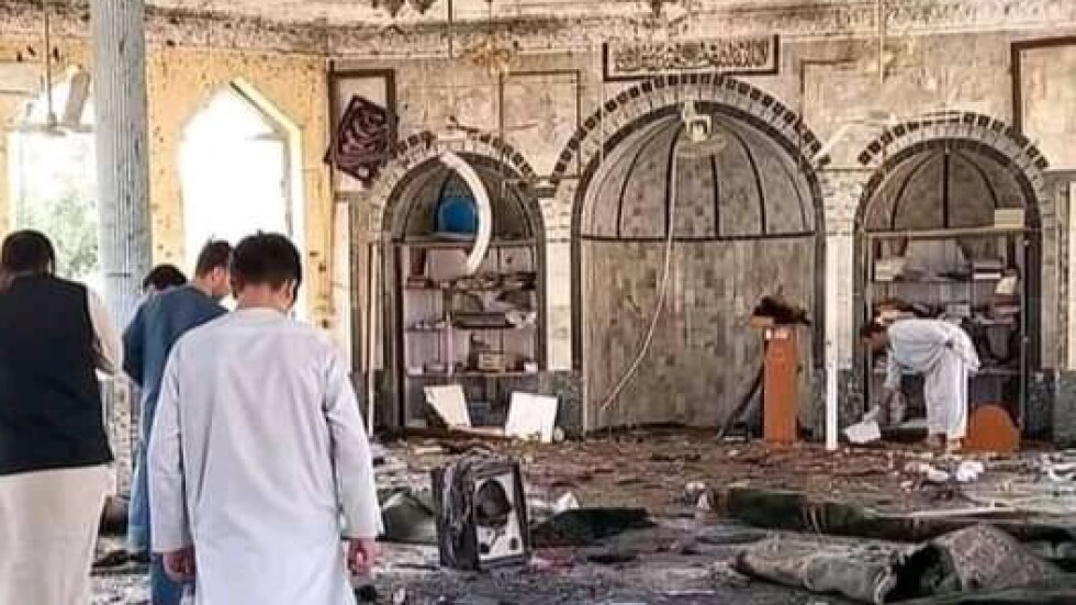 Жертви и ранени след експлозия в джамия в Афганистан