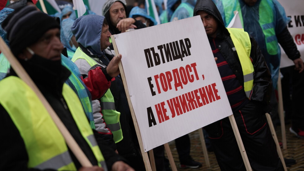 Пътните строители искат оставката на Комитова в писмо до Стефан Янев