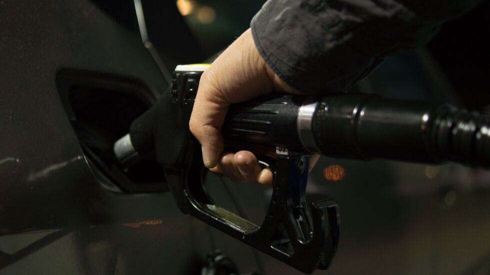 Цените на горивата: Най-масовият А-95 поскъпна със 6 стотинки за месец 