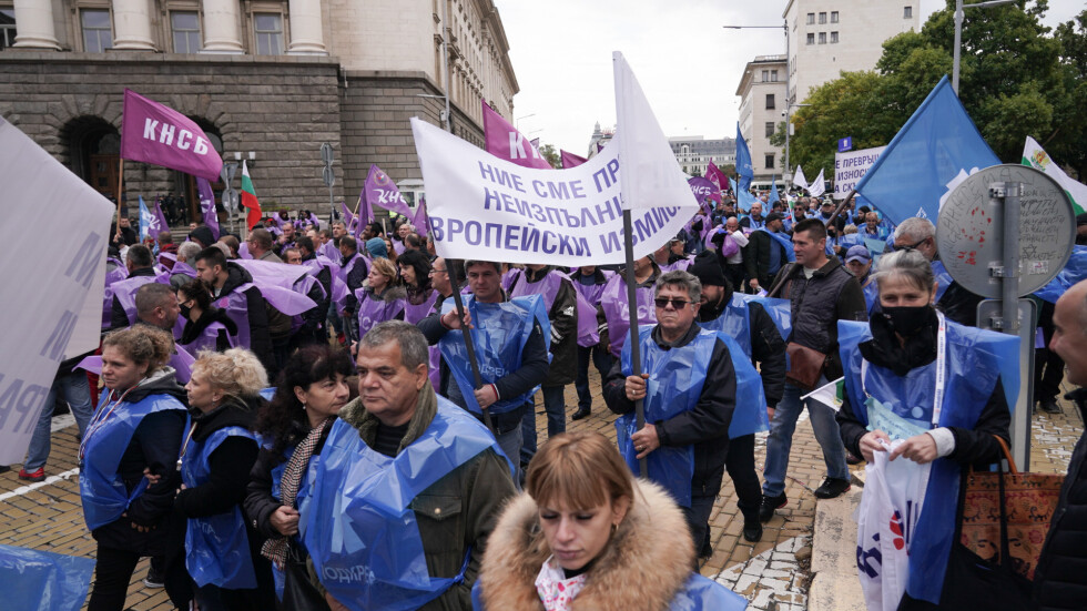 Протест блокира центъра на София: Миньори настояват да не се закрива "Марица Изток" (ОБЗОР)