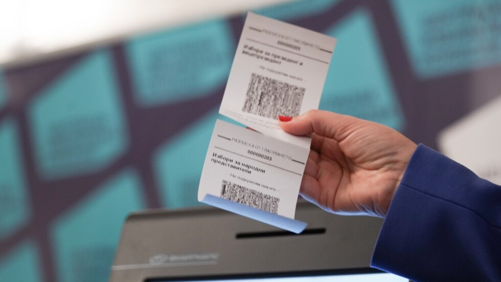 Ще има ли хартия за машините за вота: Депутатите изслушват председателя на ЦИК