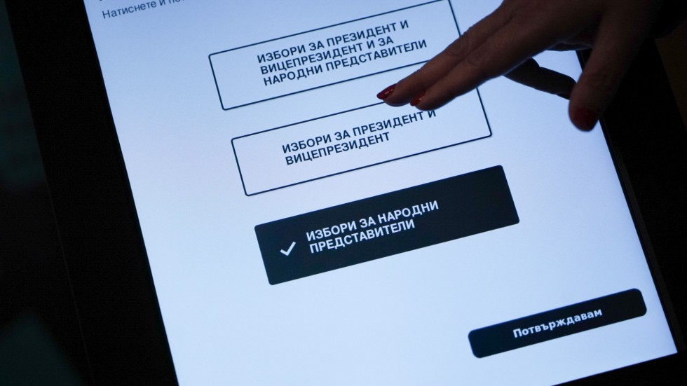 Демонстрация: Вижте как се гласува машинно при избори две в едно