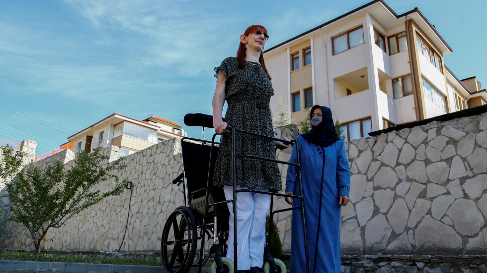 Туркинята Рюмейса Гелги e най-високата жена в света
