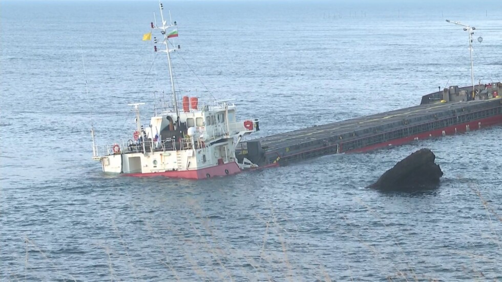 Кризата с „Вера Су“: Замърсяването около кораба е в пъти над нормата