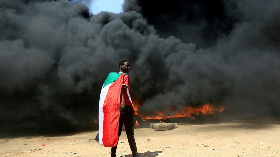 Сблъсъци в Судан: Военните арестуваха премиера, гражданите протестират