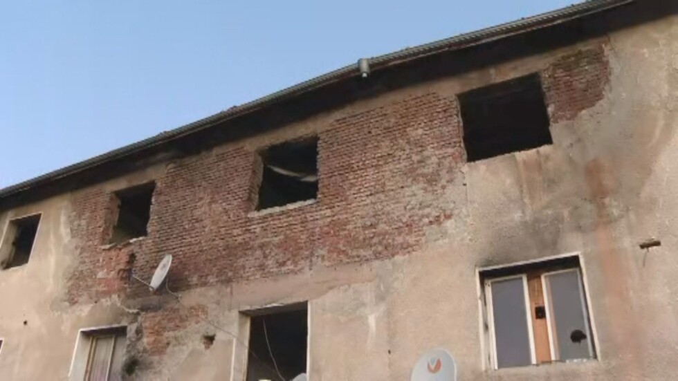 Отлагат събарянето на сградата във Враца, обитавана от около 60 души