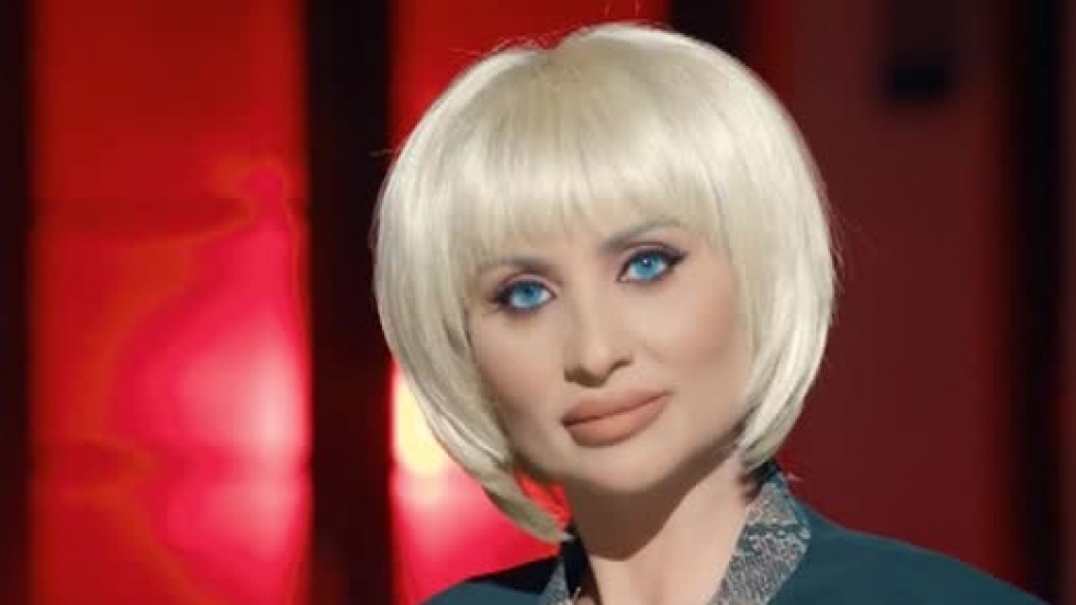 Руса и със сини очи - Софи Mаринова е неузнаваема за новата си песен "Злато мое" (ВИДЕО)