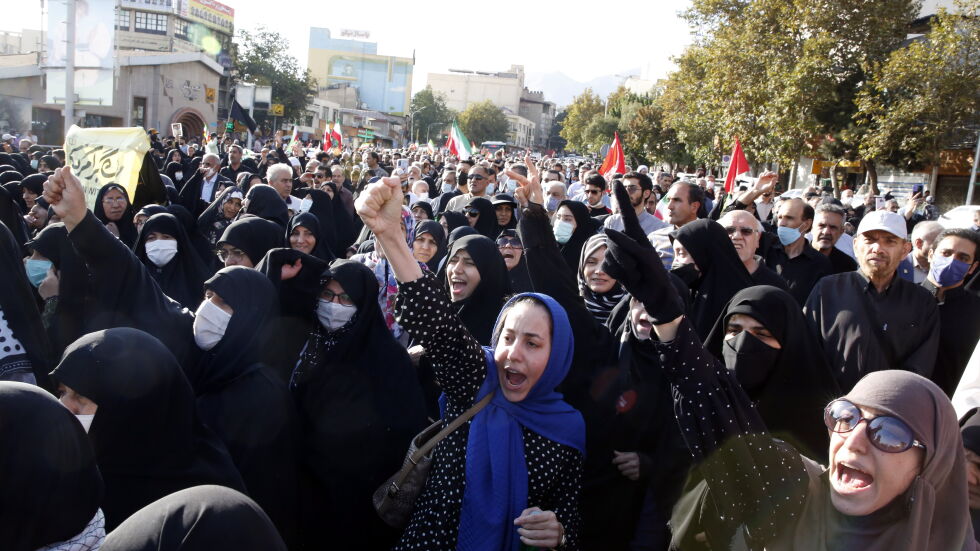 Повече от 300 са жертвите на протестите в Иран за последните два месеца