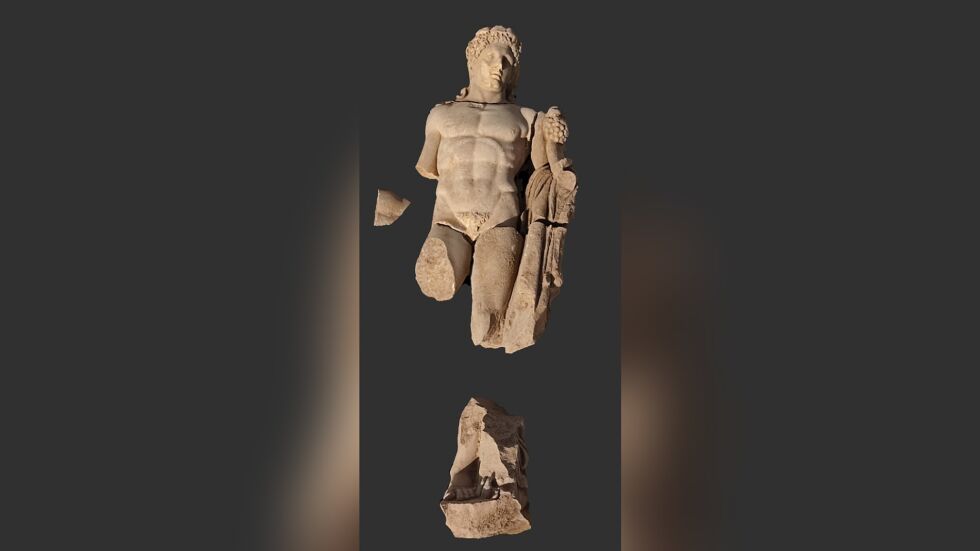 Откриха статуя на Херкулес на близо 2000 години в Гърция (СНИМКИ)