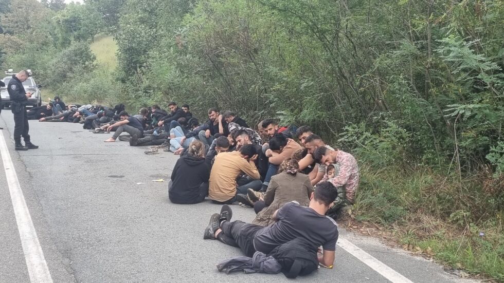 Близо 60 мигранти са заловени край Ихтиман 