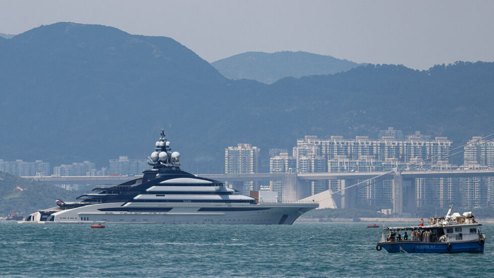Неконфискувана руска яхта за 500 млн. долара акостира в Хонг Конг (ВИДЕО)