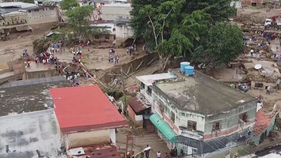 Най-малко 22 жертви на наводнения във Венецуела (СНИМКИ и ВИДЕО)