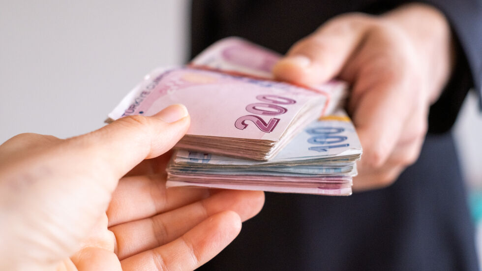 Хампарцумян: Заедно с лихвите по кредитите ще се вдигнат и по депозитите