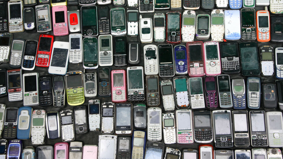 Електронното бунище: 5,3 млрд. мобилни телефони ще бъдат изхвърлени само през 2022 г.