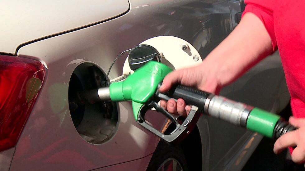Отстъпка от 25 стотинки за горивата ще има и след Нова година