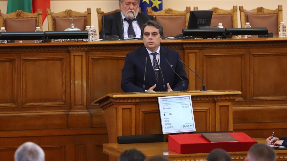 Асен Василев: Парламентът се очертава кратък, нека председателят да го направи продуктивен
