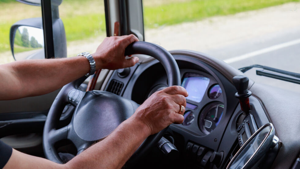 Минути преди да тръгне на екскурзия с ученици: Хванаха пиян шофьор на автобус