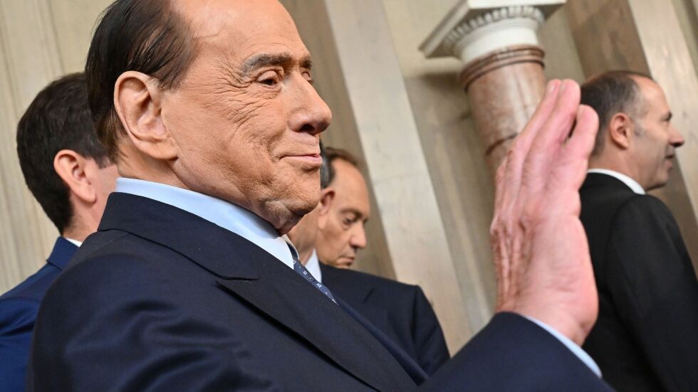 Какво е състоянието на Силвио Берлускони?