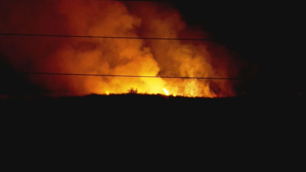 Продължава борбата с пожара на територията на „Мини Марица-изток“
