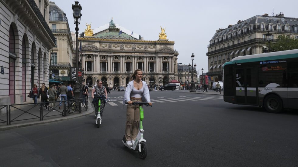 Референдум във Франция: Парижани решават да се забранят ли електрическите тротинетки