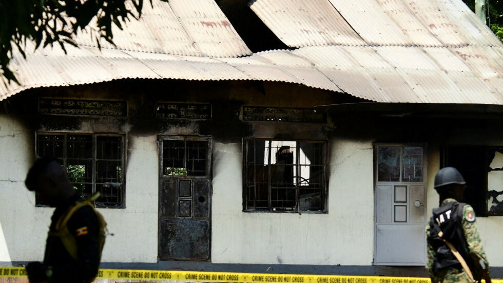 Най-малко 11 ученици са загинали при пожар в училище за слепи в Уганда