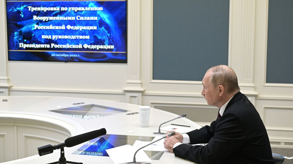 Владимир Путин наблюдава учение на руските ядрени войски