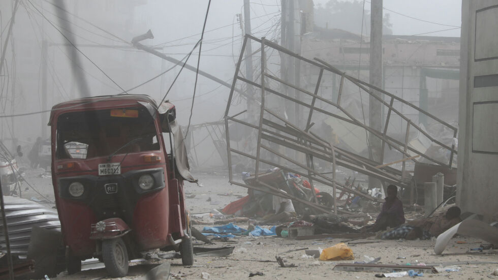 Над 100 загинали при атентат с кола бомба в Сомалия
