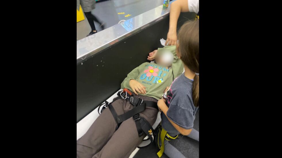 Дете падна от стена за катерене в столичен търговски център