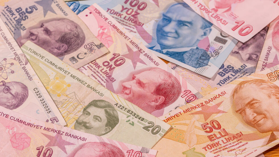 Турската лира се срина до ново рекордно дъно