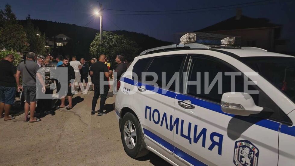 Мъж стреля, взе заложници и се барикадира в село край Сандански