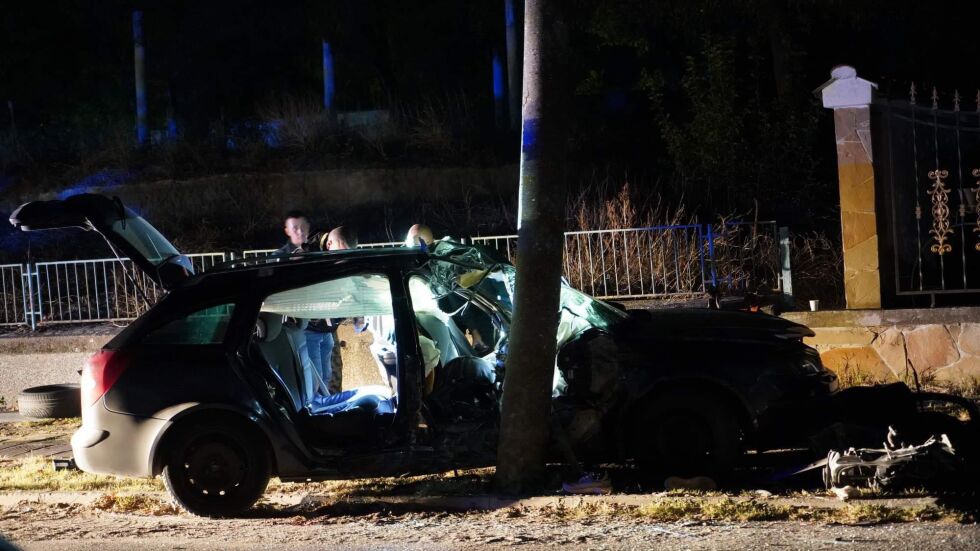 След гонка с полицията: Кола с мигранти катастрофира в Елхово, има ранени (СНИМКИ)