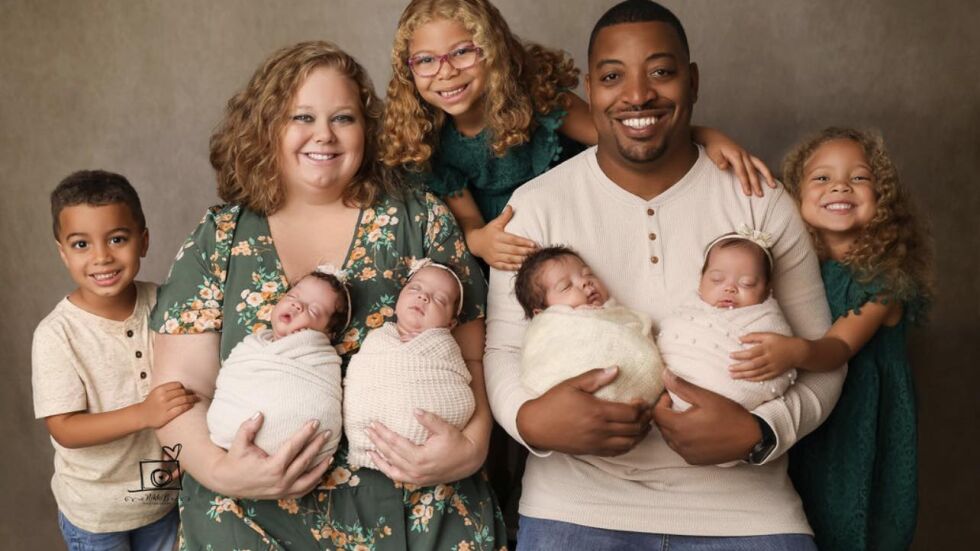  3 раждания и 7 бебета – това семейство посреща четиризнаци и близнаци в рамките на 4 години