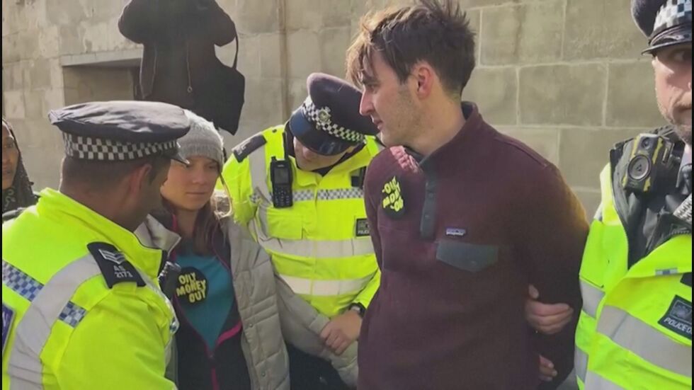 Арестуваха Грета Тунберг на протест в Лондон (ВИДЕО)