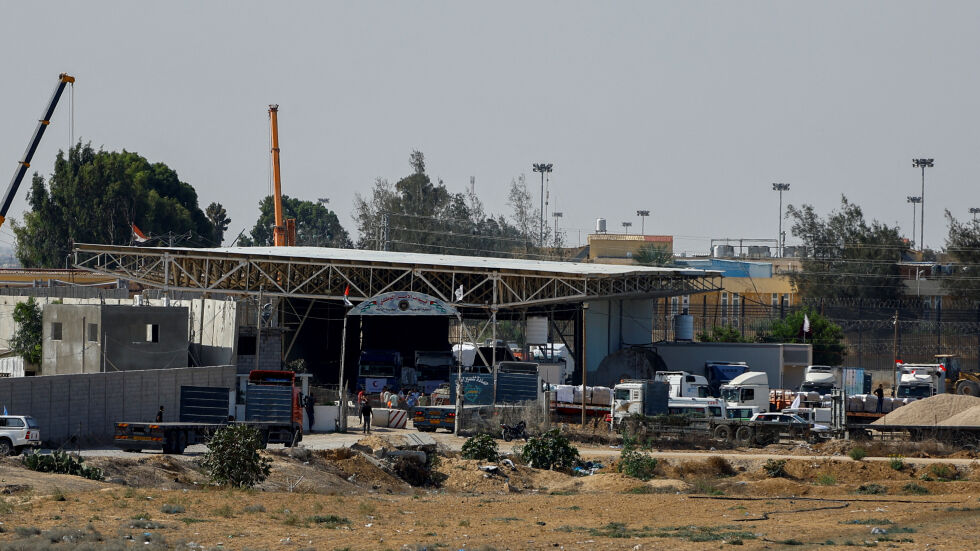 Камионите с хуманитарна помощ влязоха в Газа (ВИДЕО и СНИМКИ)