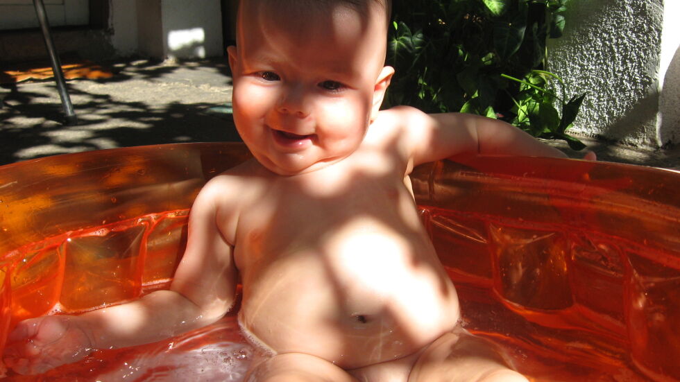 Слънце, въздух и вода в услуга на бебето