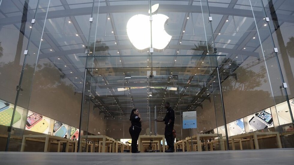 Безредиците в САЩ: „Епъл“ проследява и блокира всички откраднати телефони